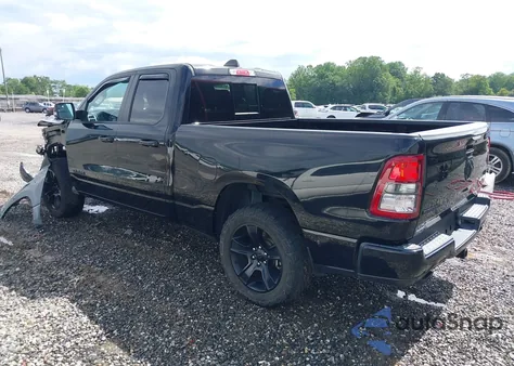 2021 Ram 1500 Big Horn 4X4 6'4 Box z USA, uszkodzony, nr VIN 1C6SRFBT8MN741621